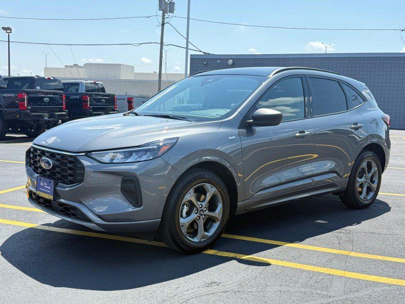Used 2023 Ford Escape ST-Line w/ Tech Pack #1 AWD/4WD image 10