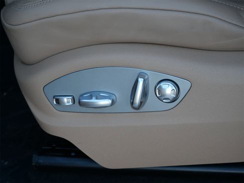 Used 2025 Porsche Macan image 10