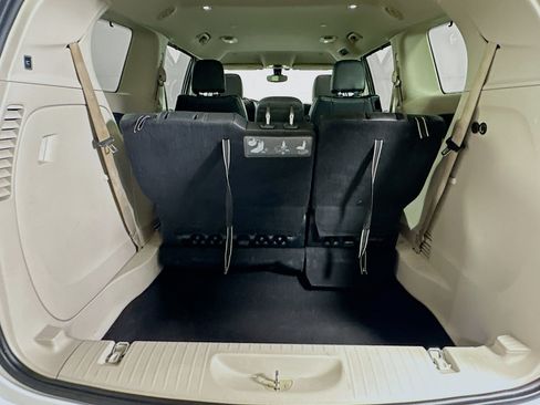 Used 2017 Chrysler Pacifica Touring-L w/ Tire & Wheel Group image 30