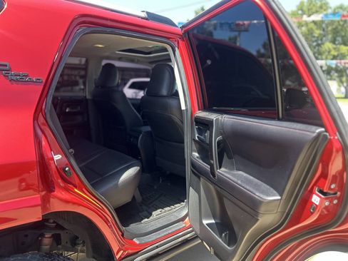 Used 2018 Toyota 4Runner TRD Off-Road Premium AWD/4WD image 30