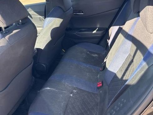 Used 2022 Toyota C-HR XLE image 5