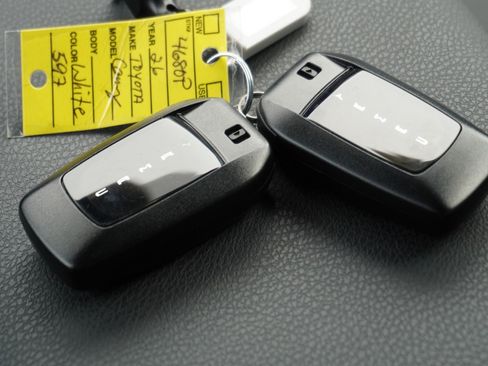 Used 2026 Toyota Camry Hybrid image 17