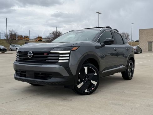 New 2026 Nissan Kicks SR image 8