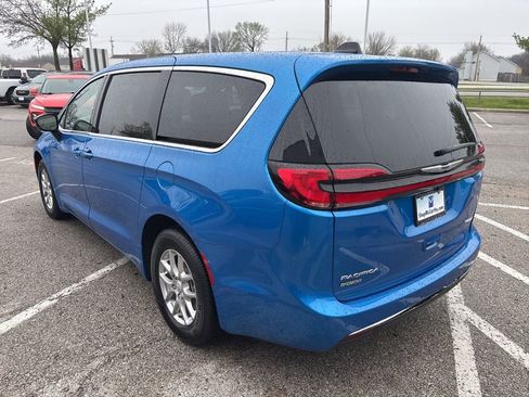 New 2026 Chrysler Pacifica Select image 21