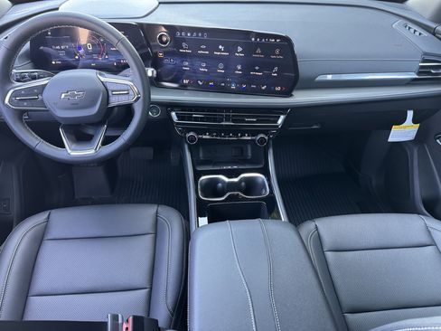 New 2026 Chevrolet Traverse LT w/ Midnight/Sport Edition FWD image 17