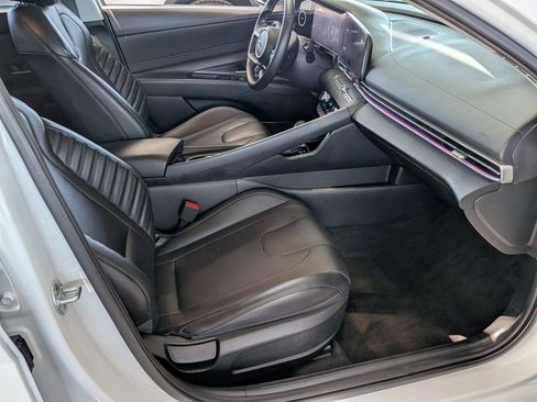 Used 2022 Hyundai Elantra Limited FWD image 33