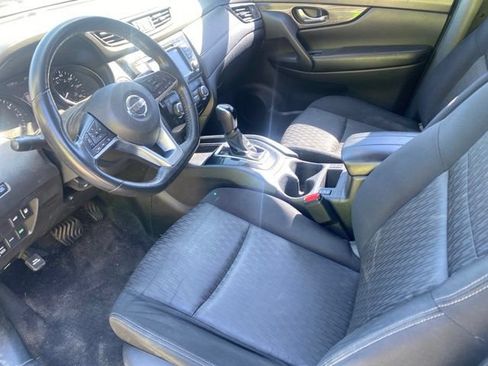 Used 2018 Nissan Rogue SV AWD/4WD image 17