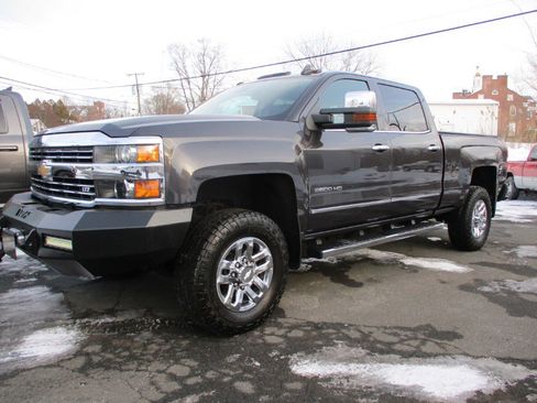 Used 2016 Chevrolet Silverado 2500 LTZ w/ LTZ Plus Package image 2