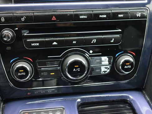 Used 2013 Jaguar XJ image 33