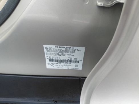 Used 2018 Ford Taurus SE FWD image 32