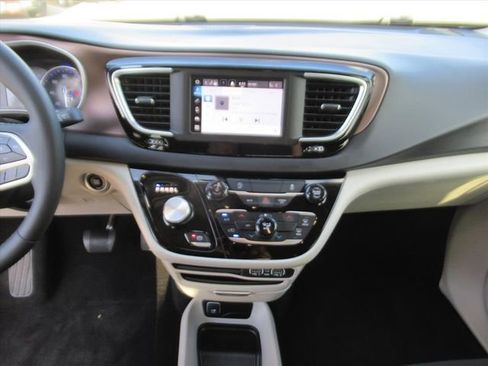 Certified 2024 Chrysler Voyager LX image 20