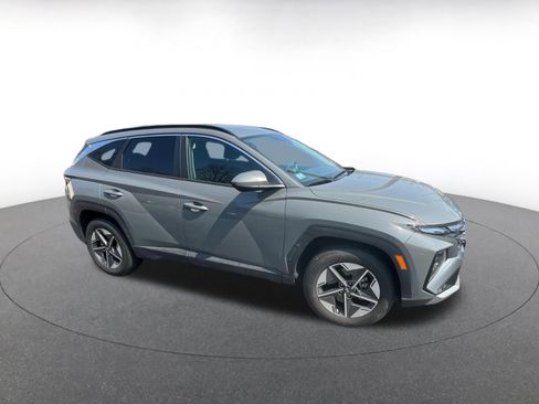 Used 2025 Nissan Versa SV image 9