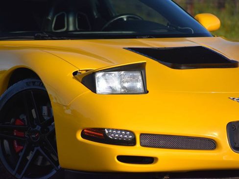 Used 2003 Chevrolet Corvette Z06 w/ Memory Package, 3 Drivers RWD image 9