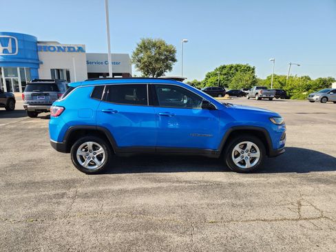 Used 2024 Jeep Compass Latitude AWD/4WD image 7
