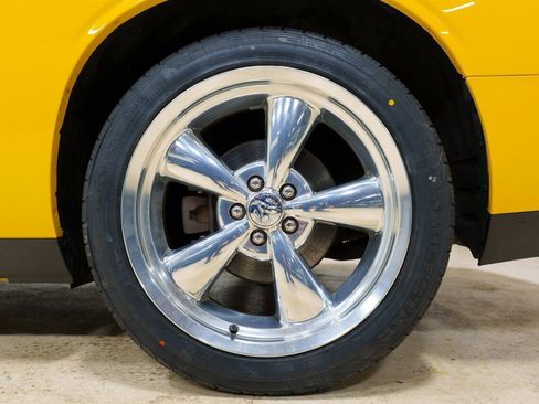 Used 2010 Dodge Challenger R/T image 9