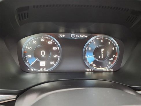 Used 2019 Volvo XC60 T5 Momentum w/ Multimedia Package image 11