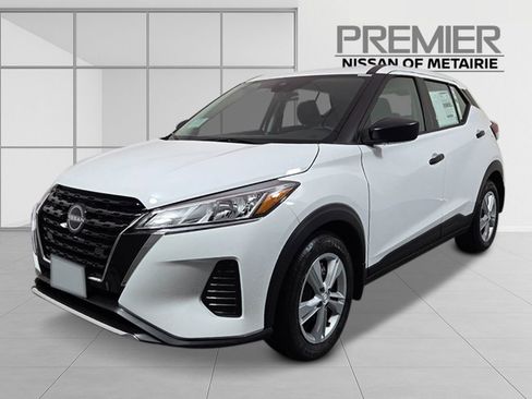 New 2025 Nissan Kicks Play S image 1