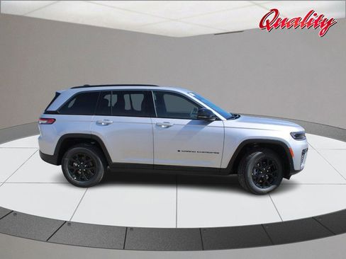 New 2026 Jeep Grand Cherokee Altitude AWD/4WD image 2