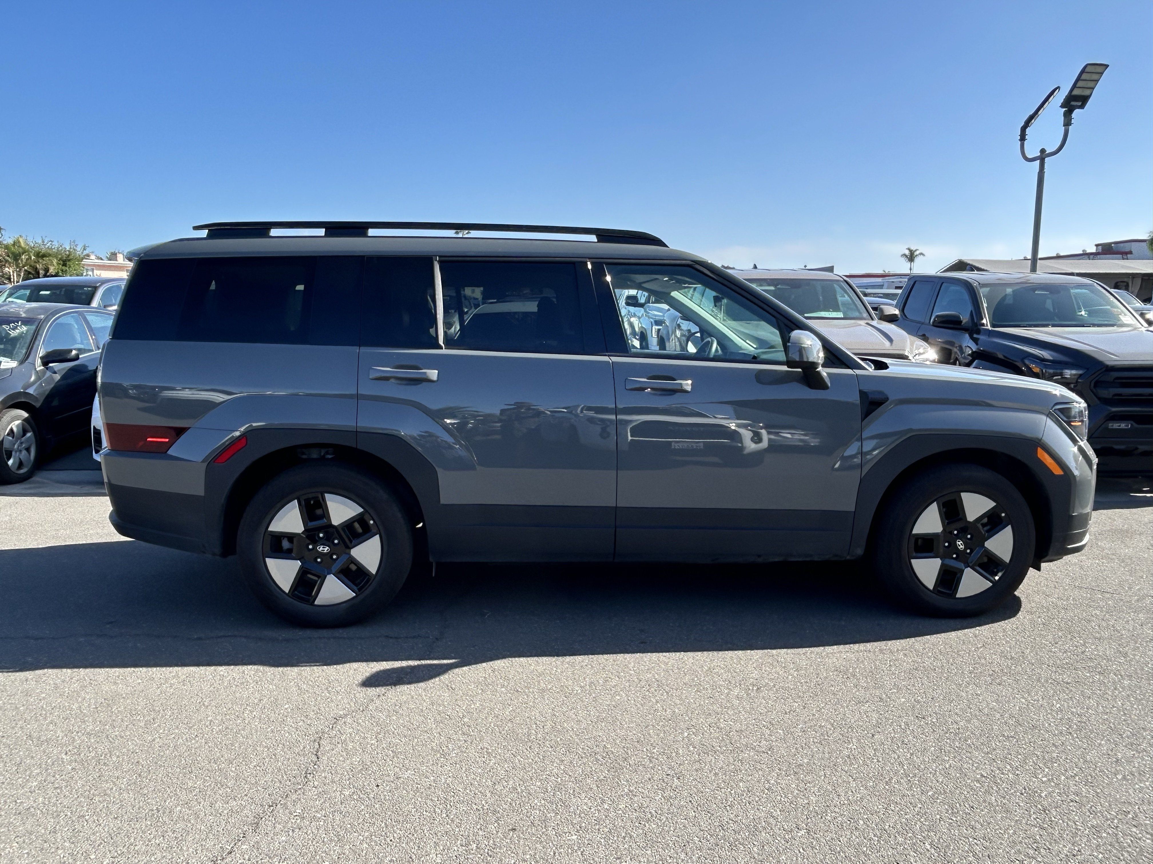 Used 2025 Hyundai Santa Fe SEL AWD/4WD image 2