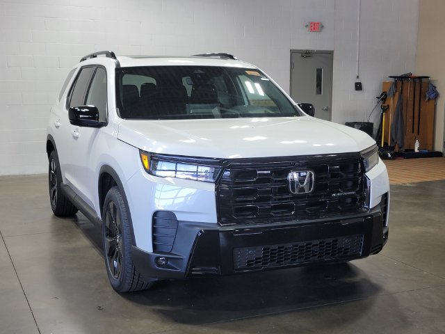 New 2026 Honda Pilot Black Edition image 4