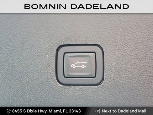 Used 2022 Chevrolet Traverse RS image 9