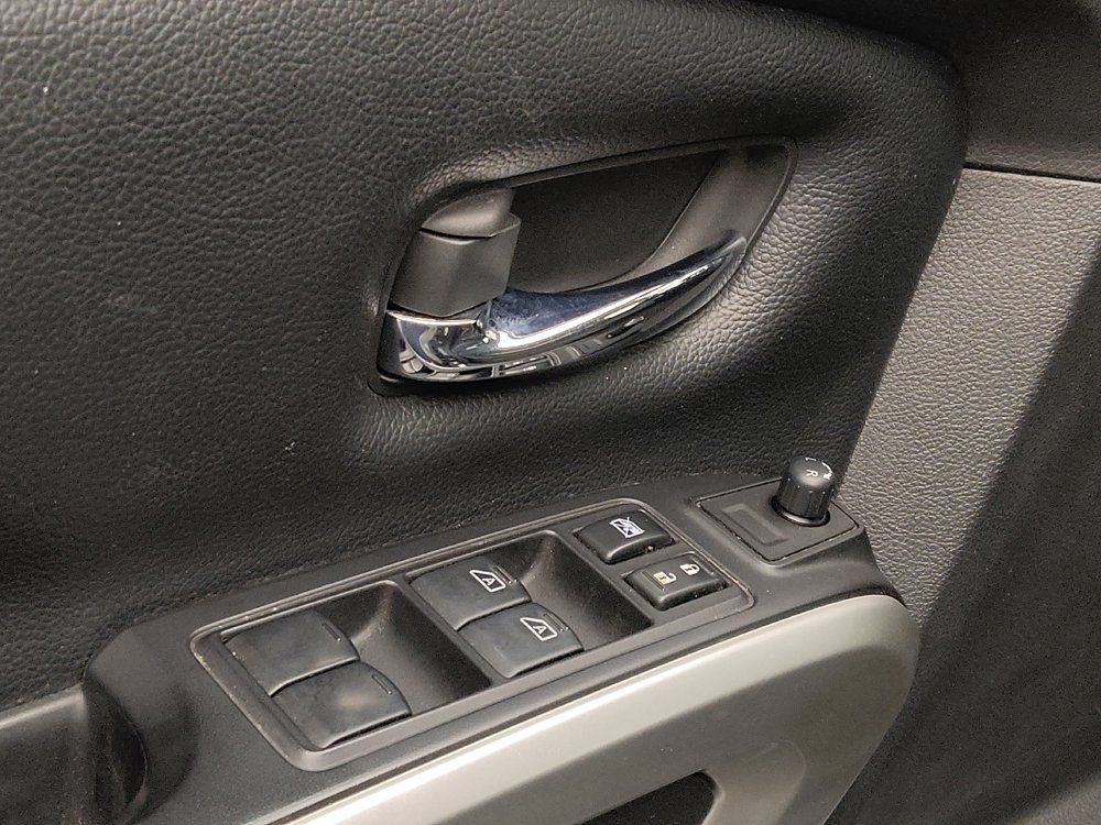 Used 2017 Nissan Titan SV AWD/4WD image 27
