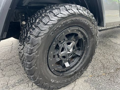 Used 2021 Jeep Gladiator Rubicon AWD/4WD image 14