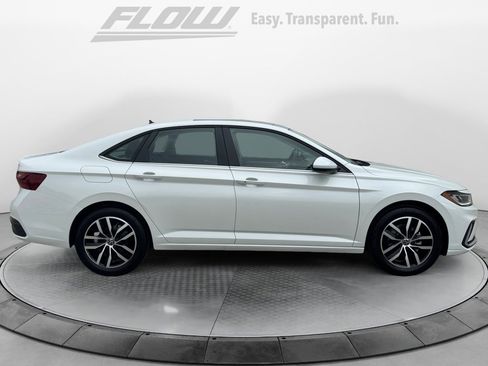 New 2026 Volkswagen Jetta SE image 8