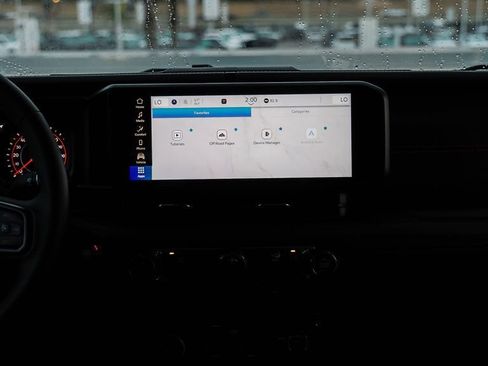 Used 2025 Jeep Gladiator Mojave AWD/4WD image 16