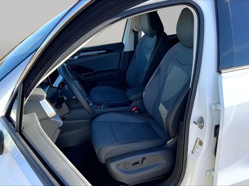 New 2026 Volkswagen Tiguan SE AWD/4WD image 9