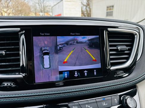 Used 2018 Chrysler Pacifica Limited w/ Advanced Safetytec Group image 14