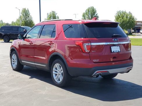 Used 2017 Ford Explorer XLT w/ Equipment Group 202A FWD image 4