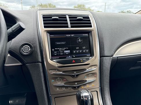 Used 2013 Lincoln MKX FWD image 18