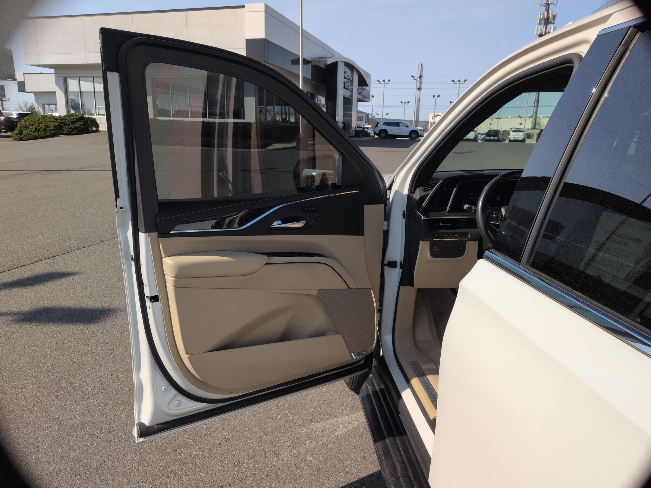 Certified 2021 Cadillac Escalade Premium Luxury AWD/4WD image 23