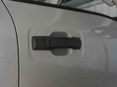 Used 2019 Nissan Titan PRO-4X image 39