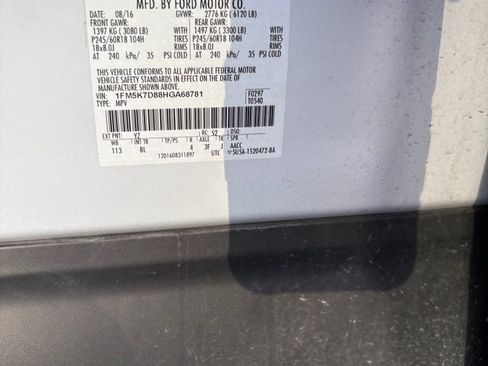 Used 2017 Ford Explorer XLT w/ Equipment Group 202A FWD image 11