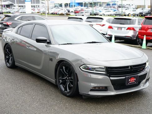 Used 2018 Dodge Charger R/T w/ Blacktop Package image 7