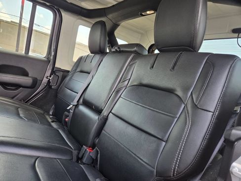 Used 2022 Jeep Wrangler Unlimited Sahara w/ Cold Weather Group AWD/4WD image 23