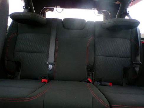 Used 2021 Jeep Wrangler Unlimited Rubicon w/ Cold Weather Group image 8