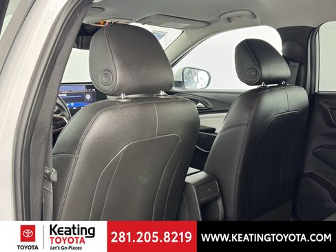 Used 2025 Chevrolet Trax LT w/ LT Convenience Package image 16