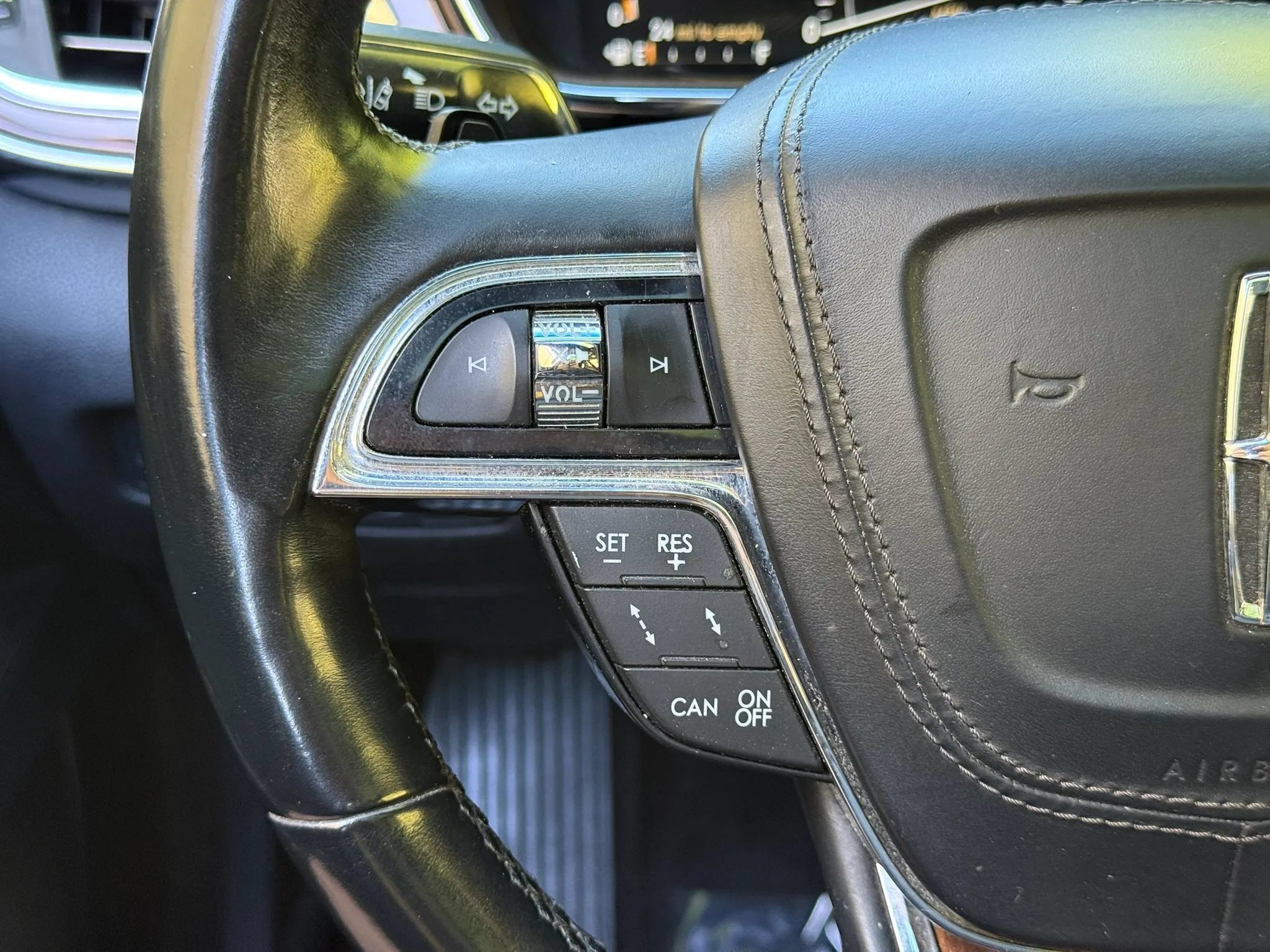 Used 2017 Lincoln Continental Reserve w/ Technology Package FWD image 19