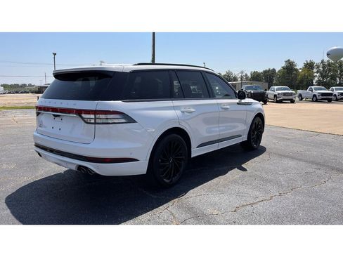 Used 2023 Lincoln Aviator Reserve w/ Equipment Group 201A AWD/4WD image 5