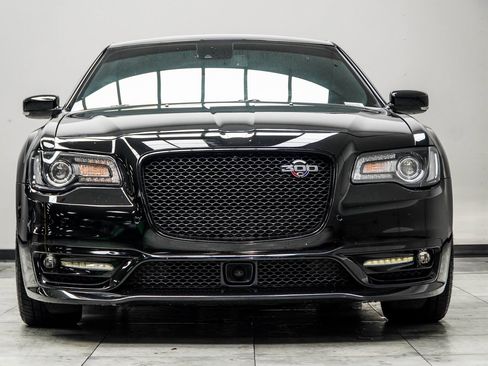 Used 2023 Chrysler 300 C image 7