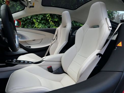 Used 2023 McLaren GT RWD image 15