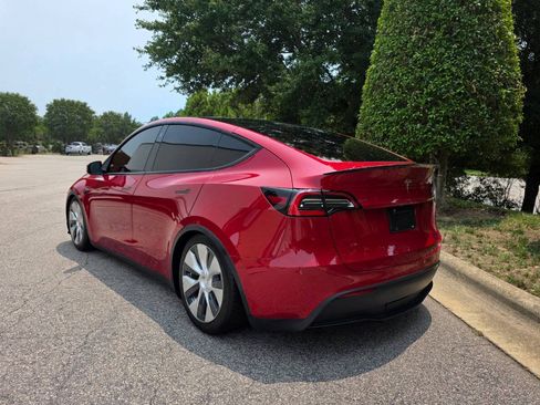 Used 2021 Tesla Model Y 2WD image 3