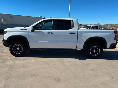 Used 2023 Chevrolet Silverado 1500 ZR2 w/ Technology Package image 2