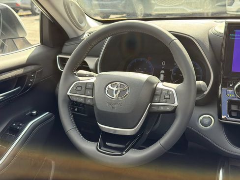 New 2026 Toyota Highlander AWD image 29