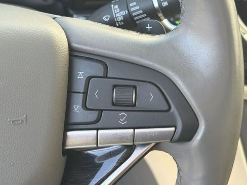 Certified 2023 Cadillac XT6 Premium Luxury FWD image 28