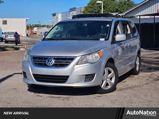 Used 2010 Volkswagen Routan SE video 1
