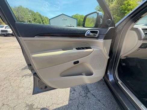 Used 2017 Jeep Grand Cherokee Limited w/ Trailer Tow Group IV image 18